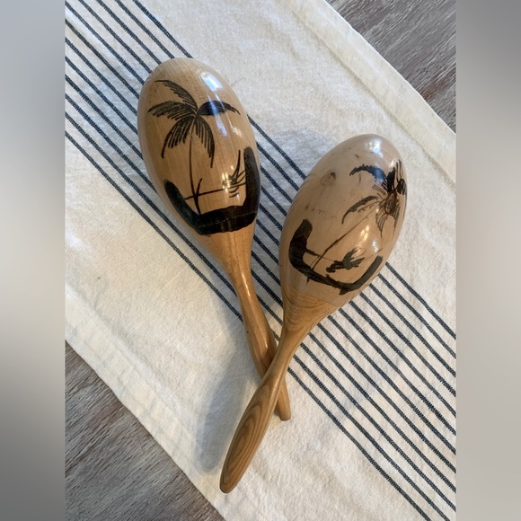 🎼 Two Wooden Maracas - Picture 5 of 5